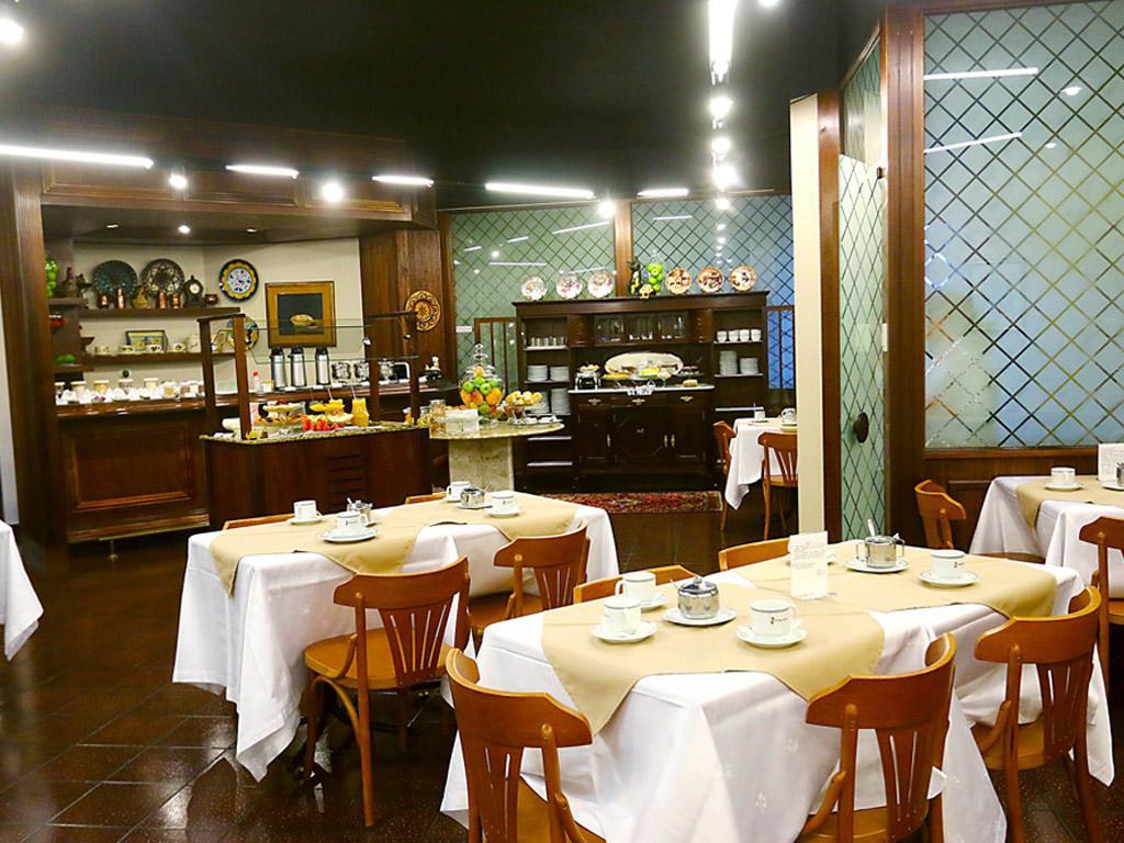 Village Hotel Ponta Grossa  Buitenkant foto